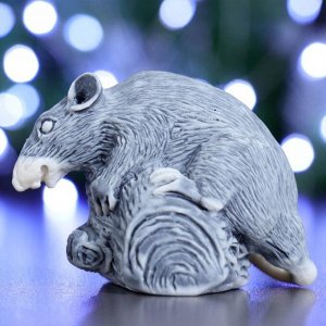 Сувенир "Крыса на бревне"