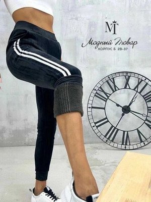 Женские спортивные штаны велюровые с карманами на резиночках на меху