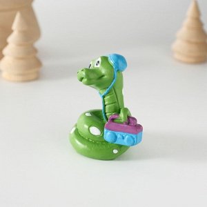 Фигурка полистоун «Змей в наушниках с магнитофоном», 5.8x5.8 см
