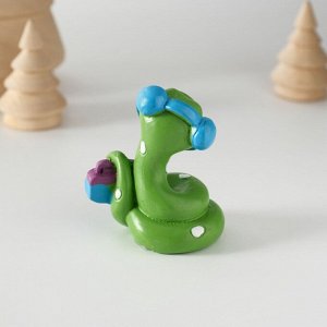 Фигурка полистоун «Змей в наушниках с магнитофоном», 5.8x5.8 см