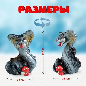 Фигурка полистоун «Змейка тёмная с мухоморами», 4.3x3.5x6 см, МИКС