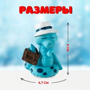 Фигурка полистоун «Змей с тростью и в шляпе», 4.7x6 см