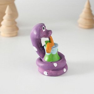 Фигурка полистоун «Змей с бокалом смузи», 3.5x6 см
