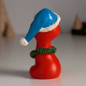 Фигурка полистоун «Змейка красная в синей шапке и новогоднем венке», 5x4x8.5 см