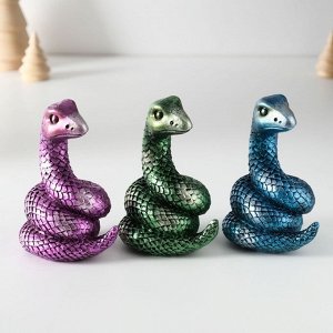Фигурка полистоун «Змейка с сиянием», 6x6x10 см, МИКС