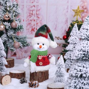 Новогодний снеговик в колпаке
