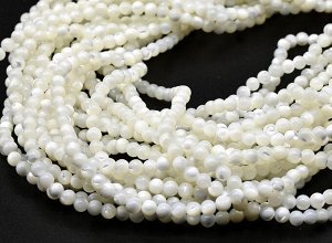 Бусины из перламутра шарик 4,5мм цв.белый, 40см, 90 бусин