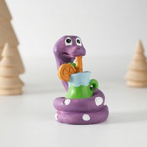 Фигурка полистоун «Змей с бокалом смузи», 3.5x6 см