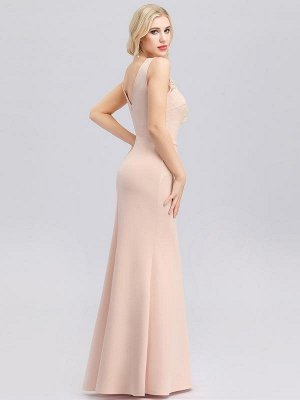 Нежное воздушное длинное розовое платье-рыбка с кружевным декором