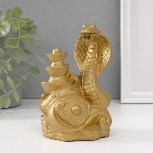 Нэцкэ фигурка полистоун «Кобра с золотыми слитками», 8*8.7*13.5 см