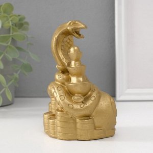 Нэцкэ фигурка полистоун «Кобра с золотыми слитками», 8*8.7*13.5 см