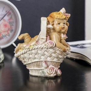 Сувенир полистоун "Малышка-купидон в корзине с розами" 11,5х9,5х5 см