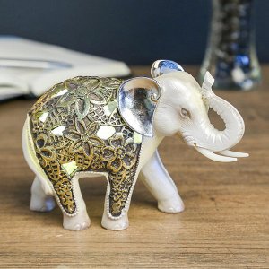 Сувенир полистоун световой "Жемчужный слон в цветочной золотой попоне" 11,5х16х7 см