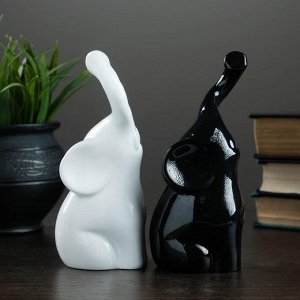 Фигура "Пара слонов" черный + белый глянец 7х12х16см