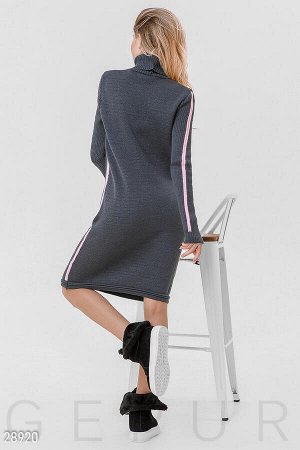 Вязаное платье-свитер