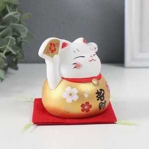 Фигурка керамика «Кот Манэки-нэко с веером», золотой, 8x8x8.5 см