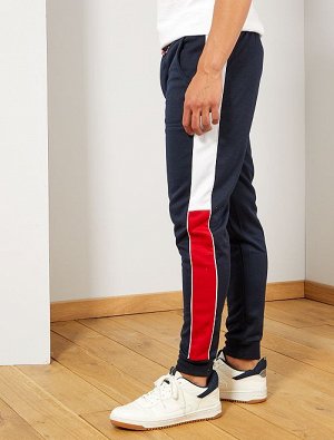 Спортивные брюки с лампасами по бокам