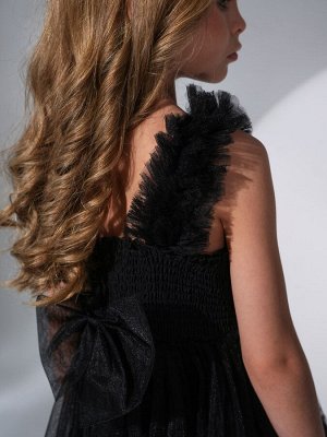 Платье Цвет: черный
Сезон: круглогодичный
Состав: Ткань верха- 100% Polyester, Подклад?100% cotton
Уход за вещами: деликатная стирка при t не более 30С

Праздничное платье из фатина идеальный выбор 
