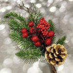 Веточка еловая   с ягодами 25см