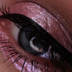 Тени для век RELOUIS PRO Sparkle Liquid Eyeshadow жидкие сияющие 4,5г тон 31 Pink Party розовый