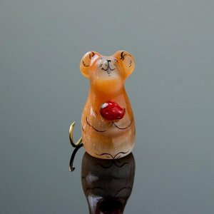 Сувенир «Крыска с ягодкой», 4-7,5 см, селенит