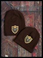 Шапка для мальчика коричневая с гербом