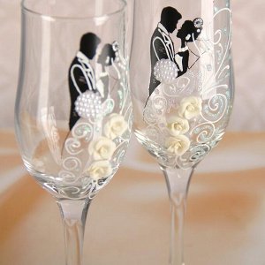 Набор свадебных бокалов «Жених и невеста» с лепкой, 200 мл, чёрно-белый