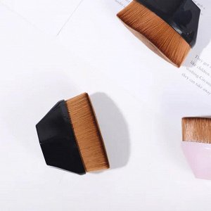 Kristaller Профессиональная плоская кисть Кабуки для макияжа с защитным футляром / Kabuki Beauty Brush, черный