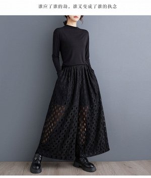 Брюки талия 60-100, бедра 135, длина 90.