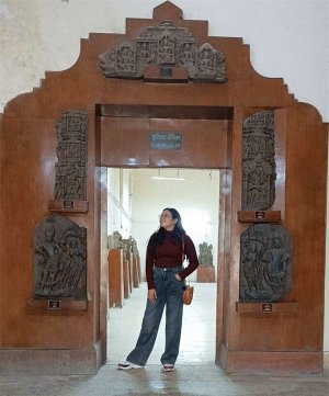Джинсы женские