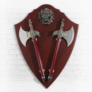 Сувенирное оружие " Топоры с когтем" на планшете со львом, 46х60 см