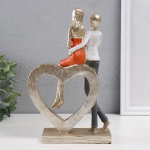 Фигурка полистоун «Влюблённая пара с большим сердцем», 15x7x23.5 см