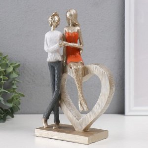 Фигурка полистоун «Влюблённая пара с большим сердцем», 15x7x23.5 см