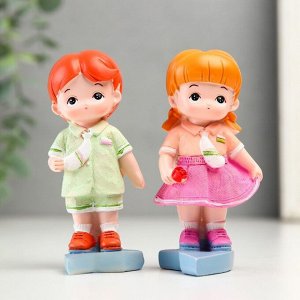 Фигурки набор полистоун «Малыши с сумочками на сердце», 2 шт., 5x4.5x9; 5x4.8x9 см