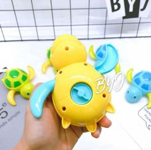 Черепашка Игрушка для ванной - заводная водоплавающая черепаха - станет любимым развлечением Вашего малыша во время купания. С механическим заводом. Материал: пластик.