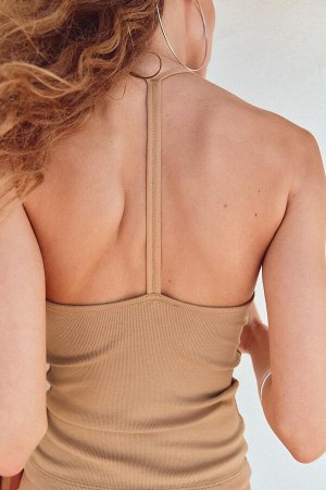 Топ Цвет как на первом фото ТОП С ШЕЙНЫМ ДЕРЖАТЕЛЕМ И РЕМНЯМИ НА СПИНЕ (NECKHOLDER-TOP MIT RIEMEN AM R?CKEN) Топ-халтер с V-образным вырезом. Вырез спинки со сходящимися бретелями. СОСТАВ МАТЕРИАЛА, И