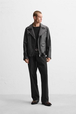 Жакет ЦВЕТ как на первом фото Куртка байкера из искусственной кожи (BIKERJACKE AUS KUNSTLEDER) Куртка из искусственной кожи. Воротник с лацканами и длинные рукава с манжетами на молнии. Передние карма
