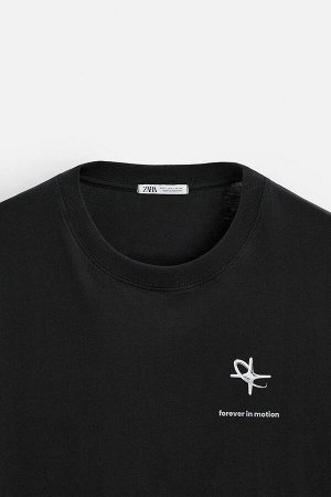 Футбока ЦВЕТ как на первом фото ФУТБОЛКА С ПРИНТОМ ИЗ КОМБИНИРОВАННЫХ МАТЕРИАЛОВ (T-SHIRT MIT MATERIALKOMBINATION-PRINT) Футболка свободного кроя. Круглый вырез и короткие рукава. Контрастные принты и