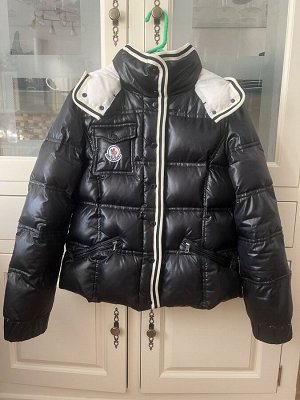 Курточка MONCLER 46р на пуху