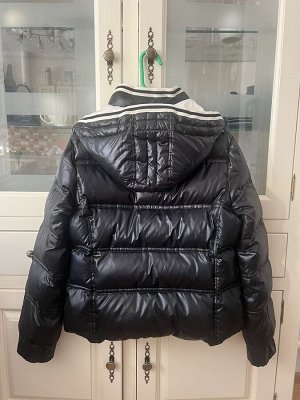 Курточка MONCLER 46р на пуху