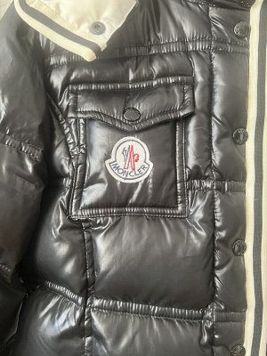 Курточка MONCLER 46р на пуху
