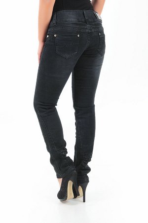 Джинсы Описание: В арсенале у каждой женщины в среднем семь пар джинсов, но главной ударной силой должны стать именно эти джинсы, на поясе предусмотрены шлёвки для ремня . Длина изделия на модели 96 с