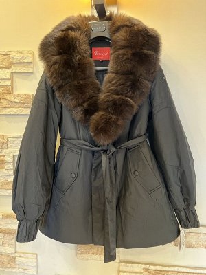 Полупальто женское зимние с мехом песец люкс класса черного цвета