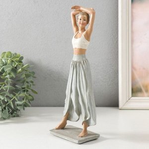 Фигурка полистоун «Девушка, практикующая йогу», 11x6.5x27 см