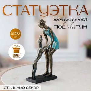 Фигурка полистоун «Девушка с собакой в голубом» под металл, 13.8x5.7x23.6 см