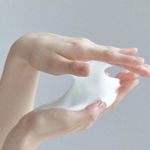 Мягкая очищающая пенка на основе экстракта  нони CELIMAX NONI Acne Bubble Cleanser 155ml