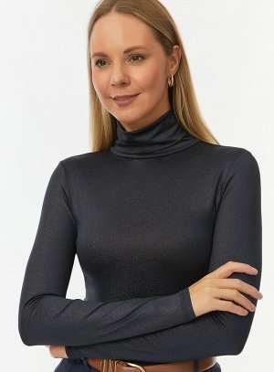 Водолазка приталенная с люрексом