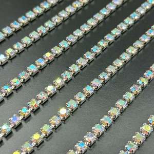 Стразовая цепочка серебристая SS12 (3 мм) с прозрачными стразами с радужным AB покрытием.  Цена за 50 см.