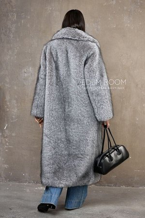 Удлиненная шуба из искусственного меха