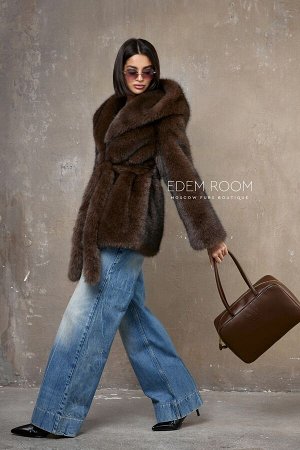 Короткая шуба из искусственного меха с капюшоном